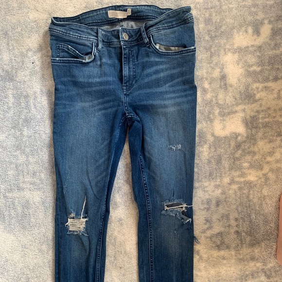 Zara | Ripped Skinny Jeans with Wash Detail at Hem - Picture 2 of 3